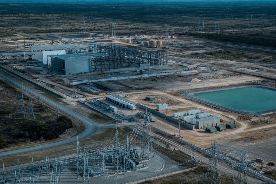 Texas industrial jobsite with vendor service equipment and temporary site support